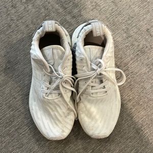 Adidas womens tennis shoe